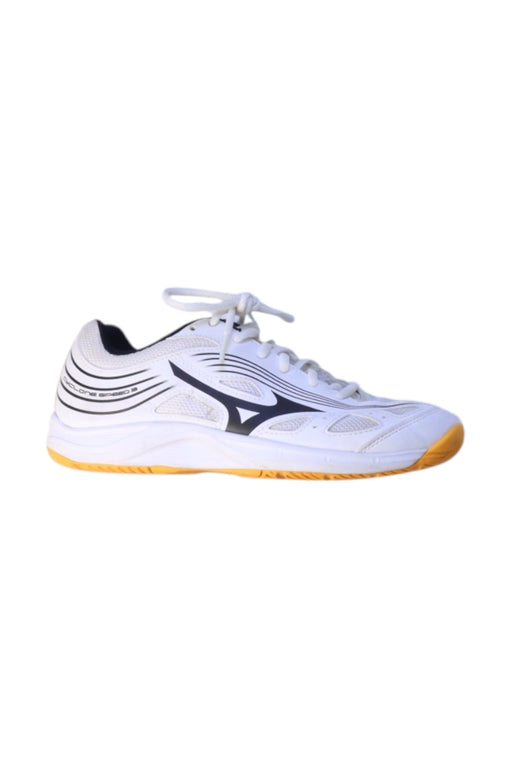 A White Sneakers from Mizuno in size 12Y for neutral. (Front View)