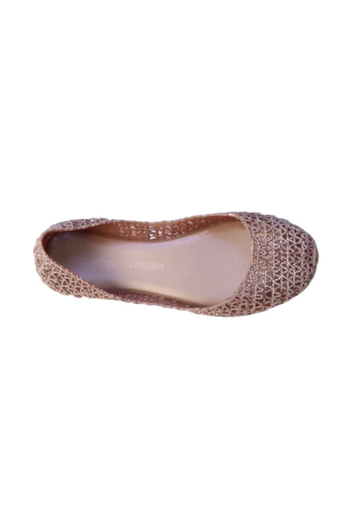 A Beige Flats from Mini Melissa Campana in size 7Y for girl. (Front View)