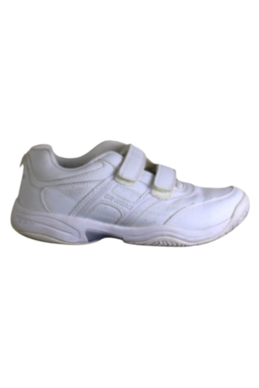 A White Sneakers from Dr. Kong in size 12Y for neutral. (Front View)