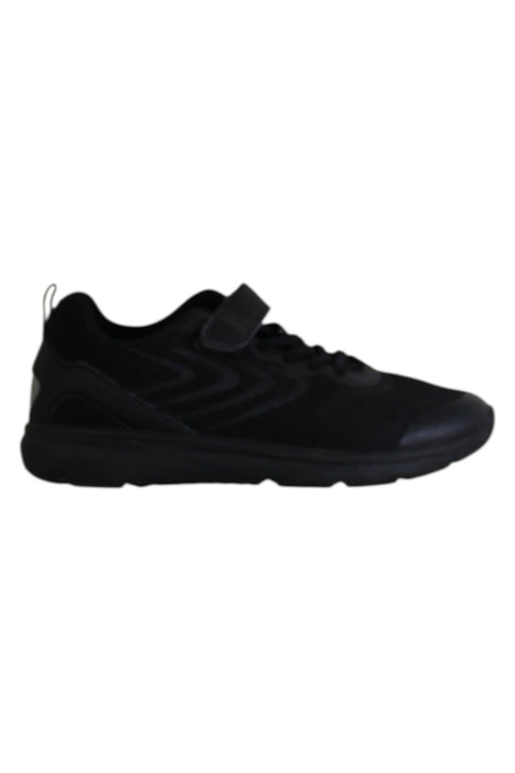 A Black Sneakers from Hampton Sports in size 12Y for boy. (Front View)