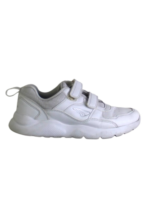 A White Sneakers from Dr. Kong in size 9Y for neutral. (Front View)