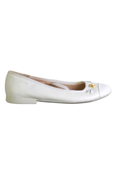 A White Flats from Geox in size 9Y for girl. (Front View)