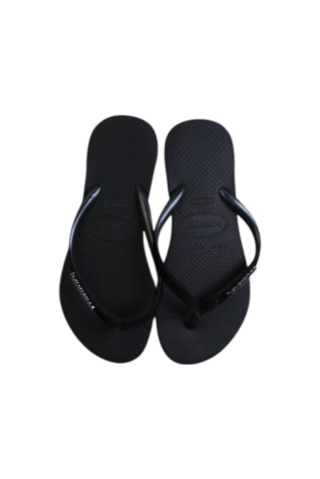 A Black Flip Flops from Havaianas in size 10Y for girl. (Back View)