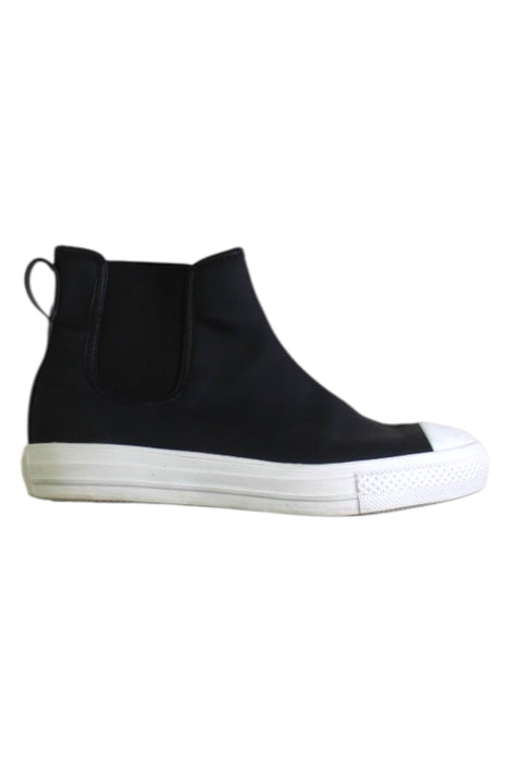 A Black Sneakers from Converse in size 11Y for boy. (Front View)