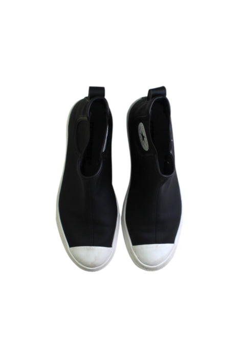 A Black Sneakers from Converse in size 11Y for boy. (Back View)