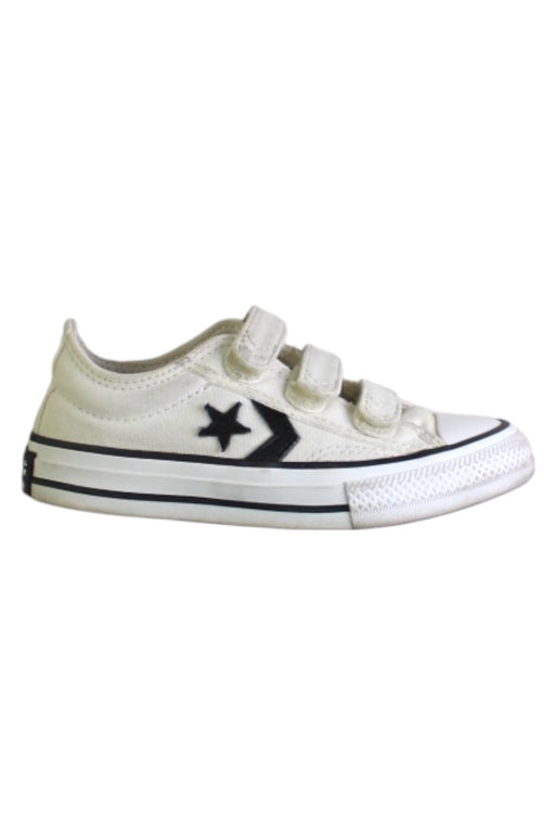 A White Sneakers from Converse in size 5T for boy. (Front View)