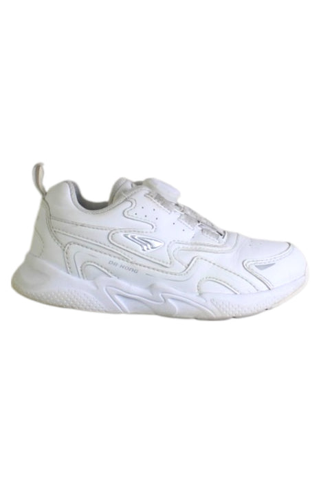 A White Sneakers from Dr. Kong in size 5T for boy. (Front View)