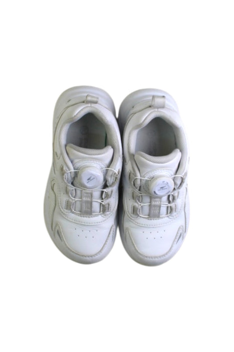 A White Sneakers from Dr. Kong in size 5T for boy. (Back View)