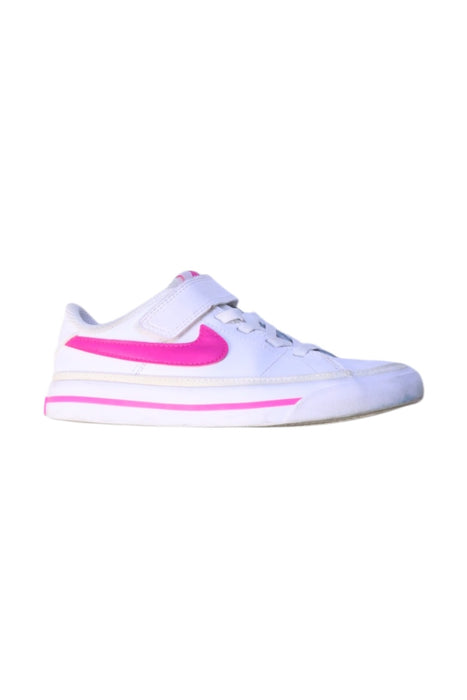A White Sneakers from Nike in size 5T for girl. (Front View)