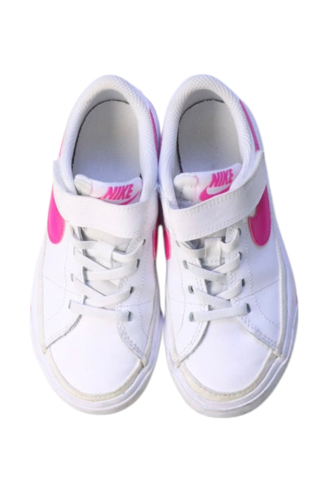 A White Sneakers from Nike in size 5T for girl. (Back View)