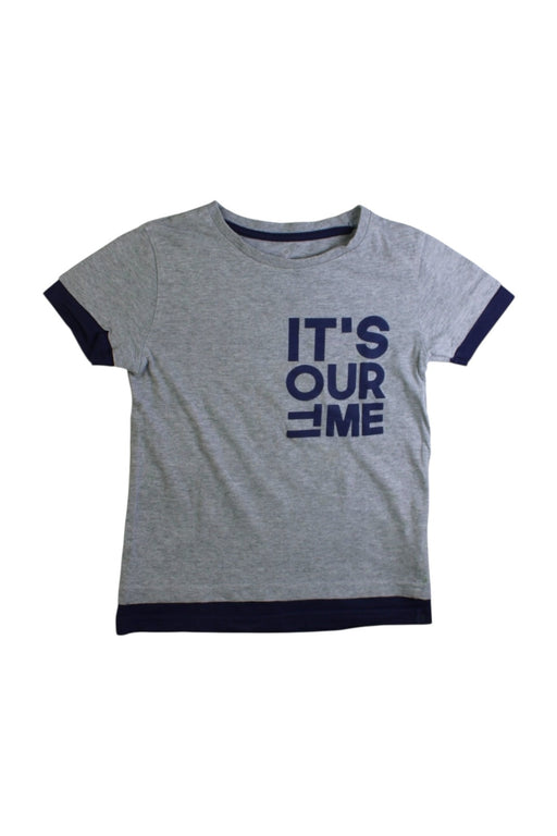 A Grey Short Sleeve T Shirts from Mothercare in size 5T for boy. (Front View)