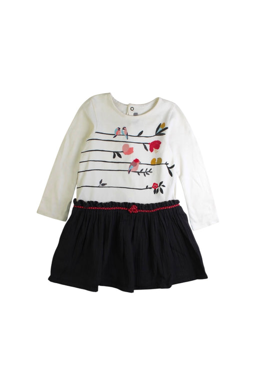 A White Long Sleeve Dresses from Catimini in size 2T for girl. (Front View)