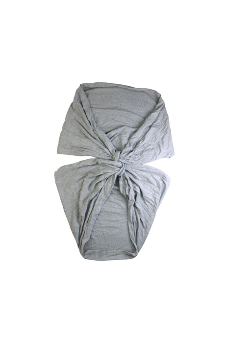 A Grey Baby Carriers from Baby K'tan in size 0-3M for neutral. (Back View)