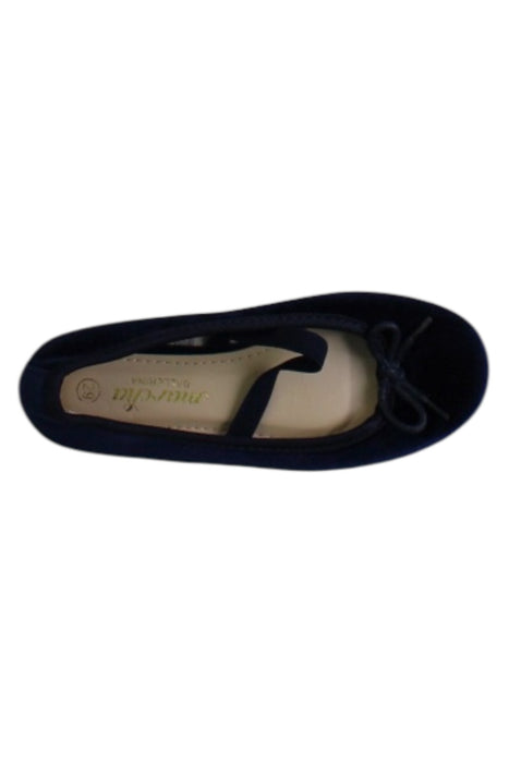 A Navy Flats from Marcha Ballerina in size 5T for girl. (Front View)