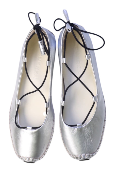 A Black Flats from Cueren in size 11Y for girl. (Back View)