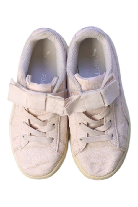 A Pink Sneakers from Puma in size 7Y for girl. (Back View)