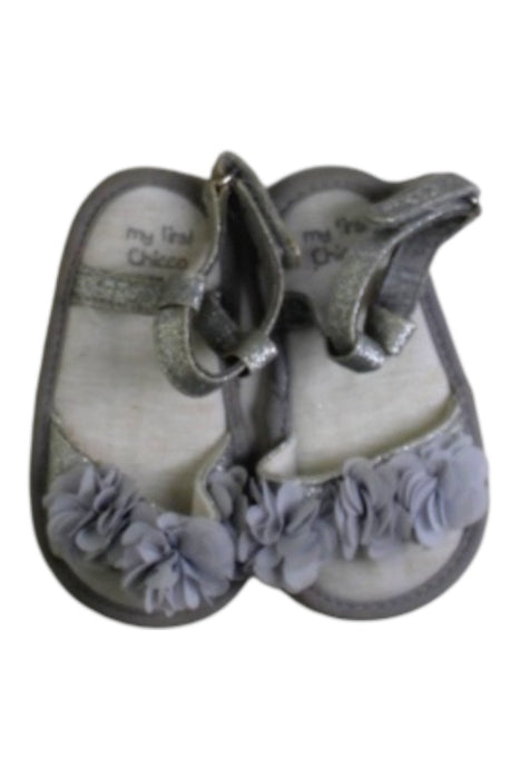 A Grey Sandals from Chicco in size 12-18M for girl. (Back View)