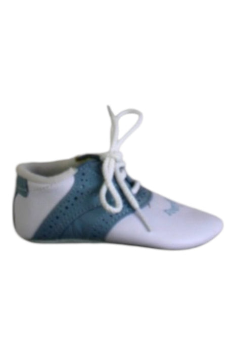 A White Sneakers from Footjoy in size Newborn for boy. (Front View)