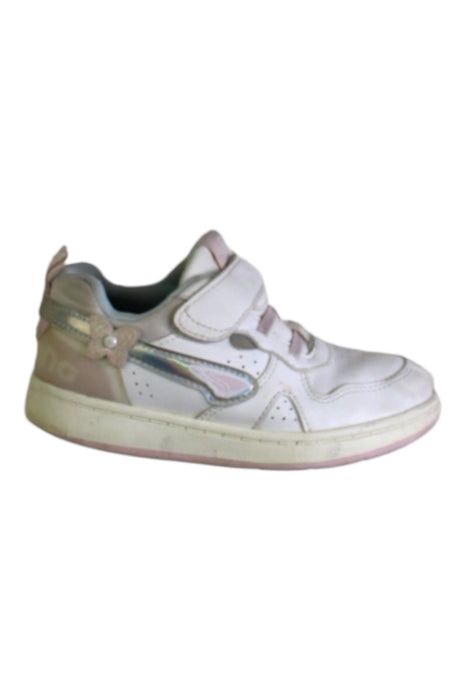 A White Sneakers from Dr. Kong in size 4T for girl. (Front View)