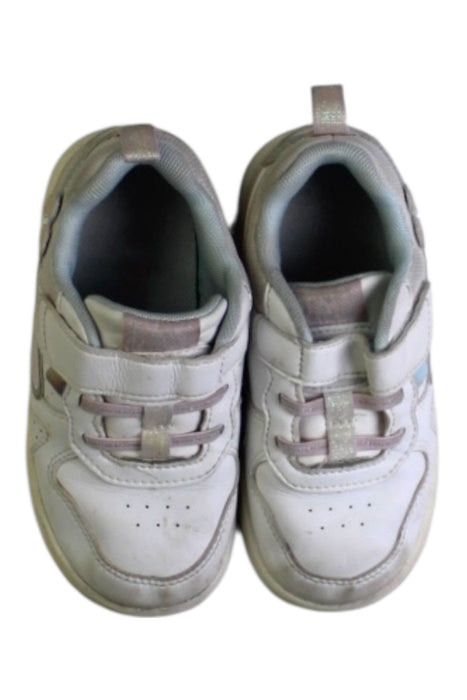 A White Sneakers from Dr. Kong in size 4T for girl. (Back View)
