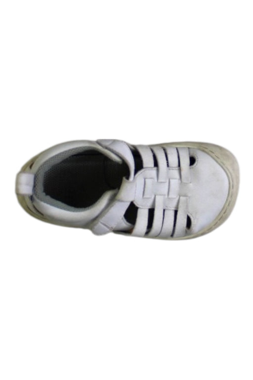A White Sandals from Zapato FEROZ in size 3T for girl. (Front View)