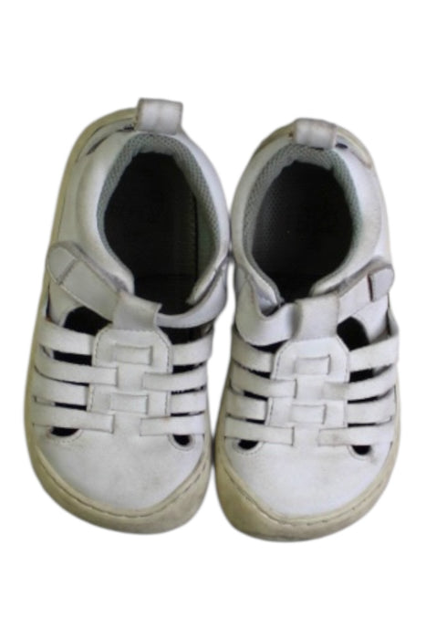 A White Sandals from Zapato FEROZ in size 3T for girl. (Back View)