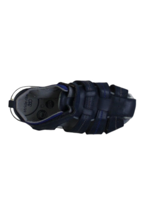 A Black Sandals from Stride Rite in size 5T for boy. (Front View)