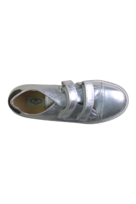 A Silver Sneakers from Papouelli in size 7Y for girl. (Front View)