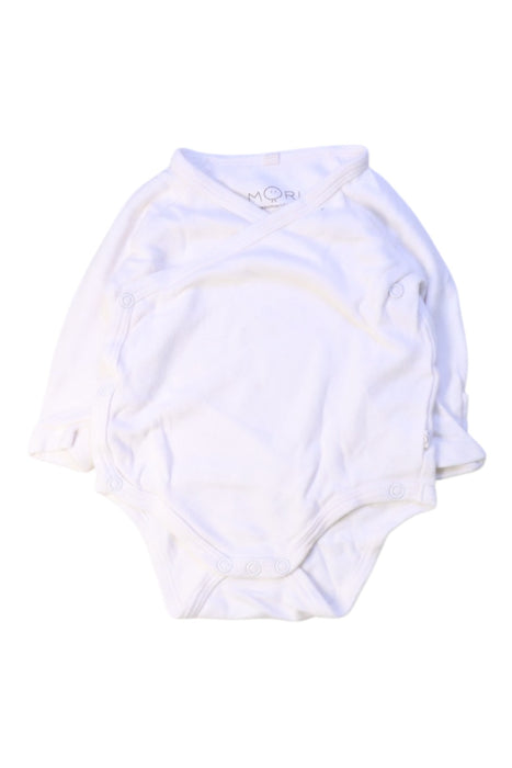 A White Long Sleeve Bodysuits from Mori in size 3-6M for girl. (Front View)
