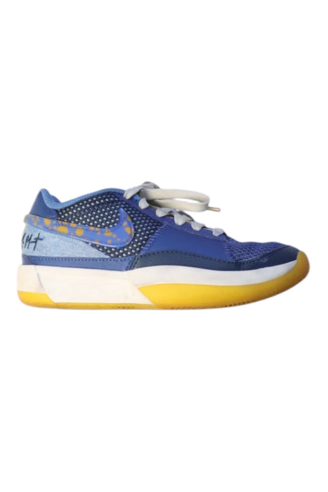 A Blue Sneakers from Nike in size 7Y for neutral. (Front View)