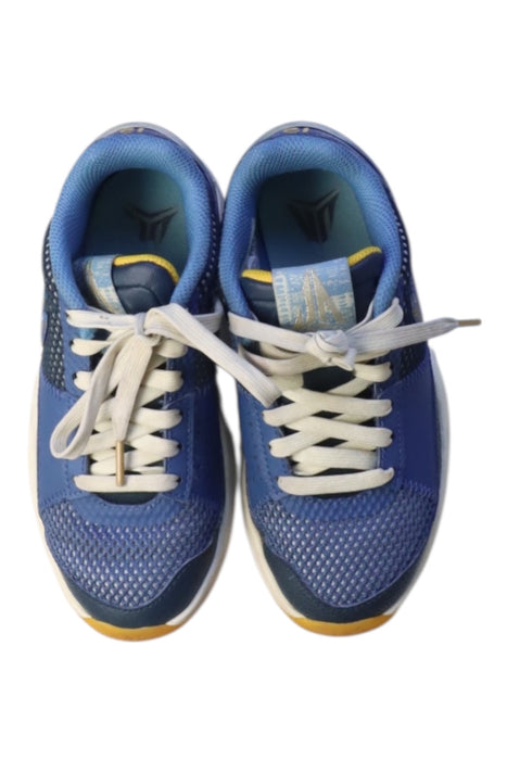 A Blue Sneakers from Nike in size 7Y for neutral. (Back View)