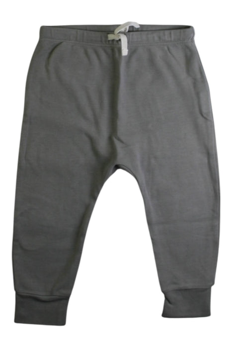 A Grey Sweatpants from Quincy Mae in size 2T for boy. (Front View)
