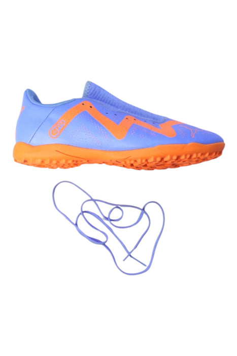 A Blue Cleats/Soccer Shoes from Puma in size 14Y for boy. (Front View)