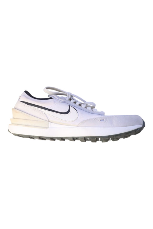 A White Sneakers from Nike in size 14Y for neutral. (Front View)
