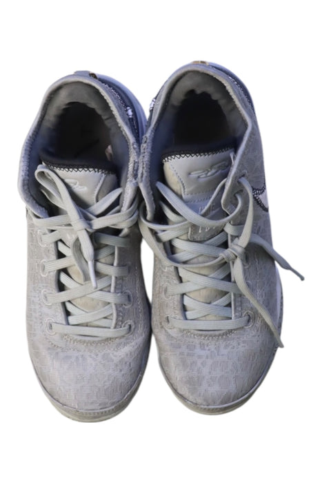 A Grey Sneakers from Nike in size 14Y for boy. (Back View)