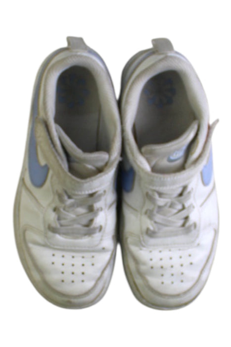 A White Sneakers from Nike in size 5T for girl. (Back View)