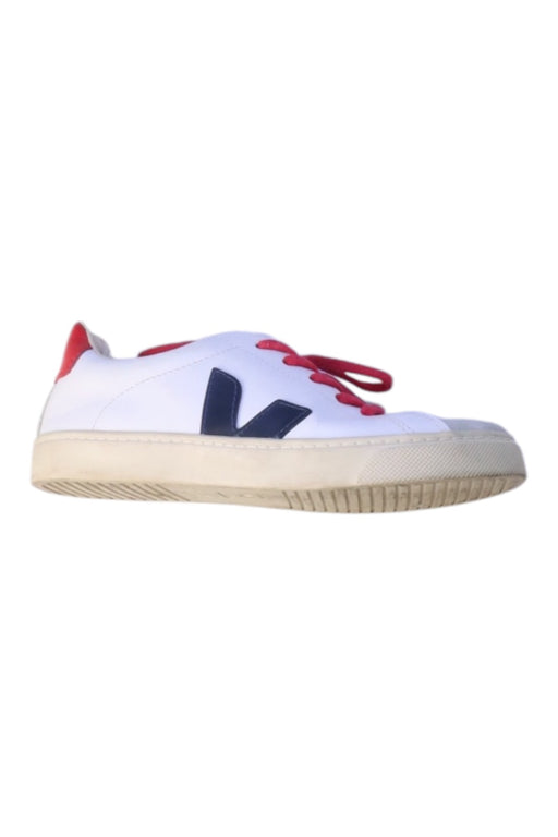 A White Sneakers from Veja in size 9Y for neutral. (Front View)