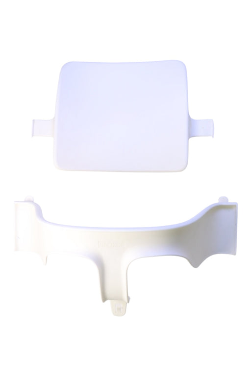 A White Utensils & Containers from Stokke in size O/S for neutral. (Front View)