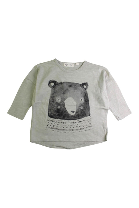 A Grey Long Sleeve T Shirts from Rylee + Cru in size 12-18M for neutral. (Front View)