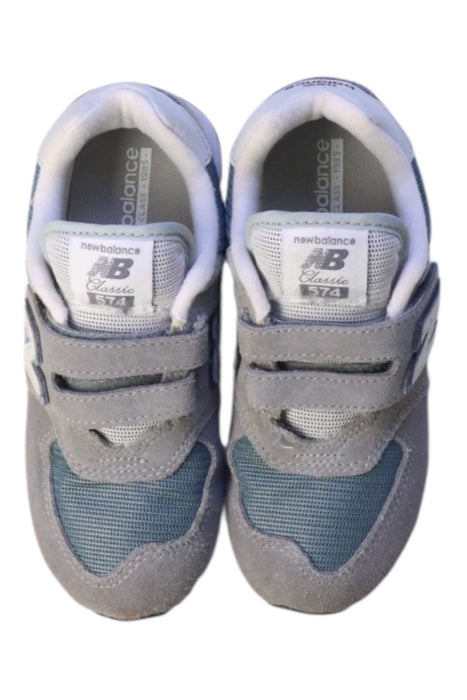 A Grey Sneakers from New Balance in size 6T for boy. (Back View)