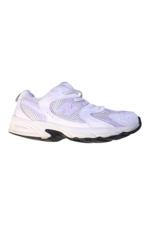 A White Sneakers from New Balance in size 7Y for girl. (Front View)