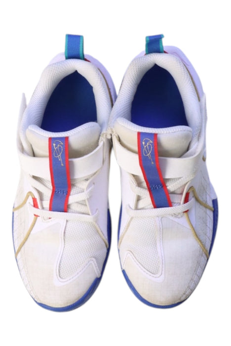 A White Sneakers from Nike in size 6T for neutral. (Back View)