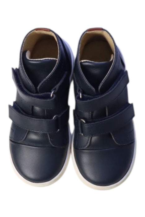 A Navy Sneakers from Young Soles in size 3T for neutral. (Back View)