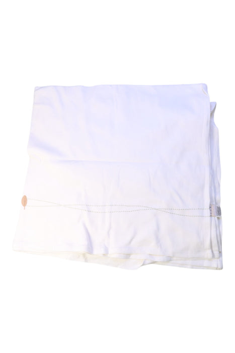 A White Blankets from Natures Purest in size O/S for neutral. (Front View)