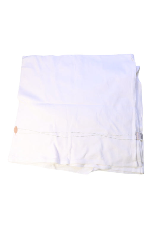 A White Blankets from Natures Purest in size O/S for neutral. (Front View)