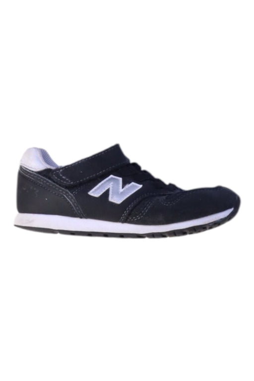 A Black Sneakers from New Balance in size 5T for boy. (Front View)