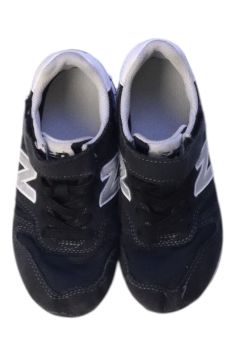 A Black Sneakers from New Balance in size 5T for boy. (Back View)