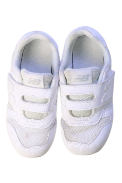 A White Sneakers from New Balance in size 5T for boy. (Back View)