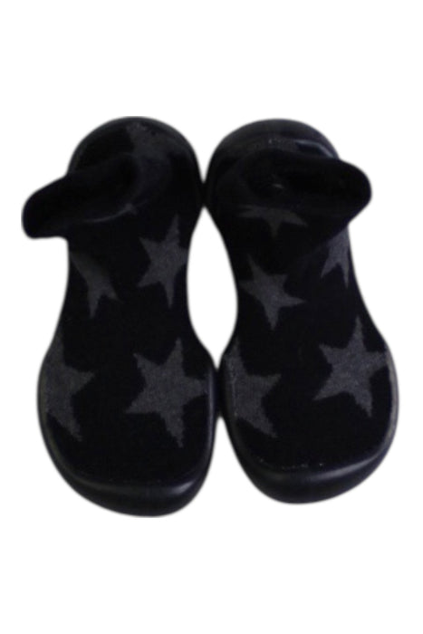 A Black Slippers from Collegien in size 4T for boy. (Back View)