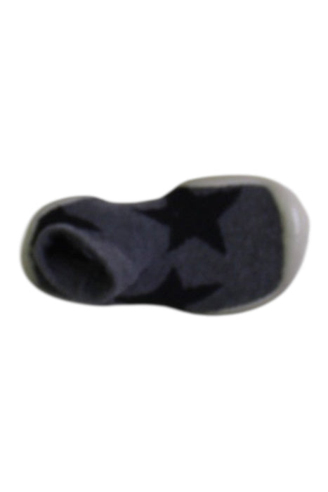 A Grey Slippers from Collegien in size 3T for boy. (Front View)